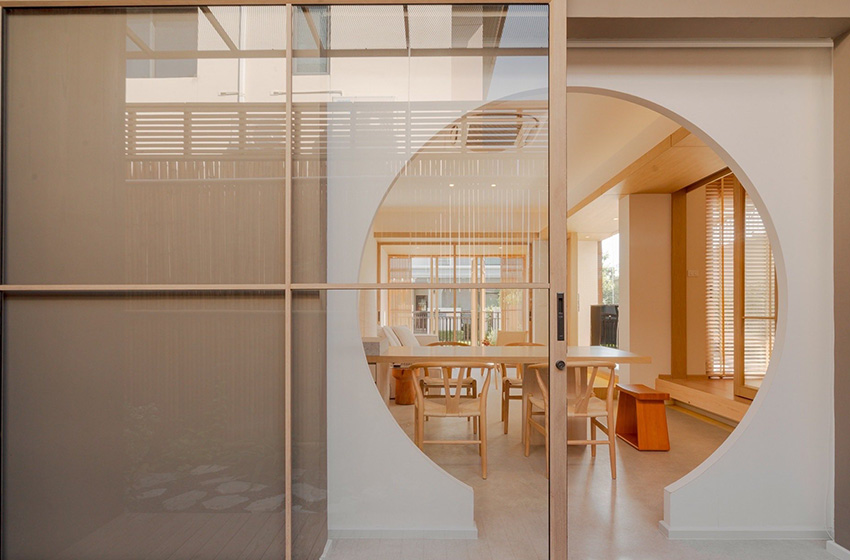 House with Shared Pool in Srinakarin 